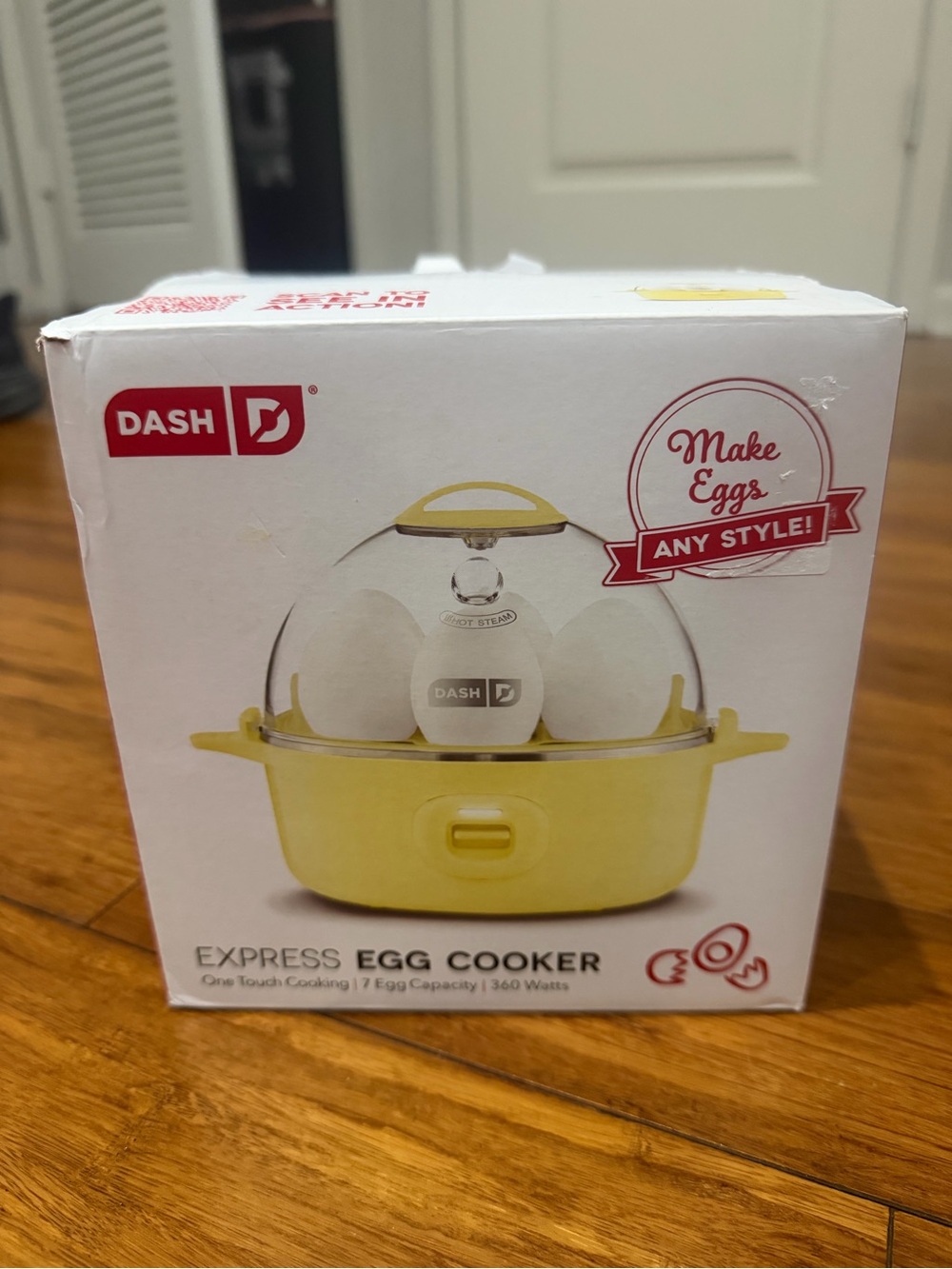 NWT Dash Yellow Express Egg Cooker